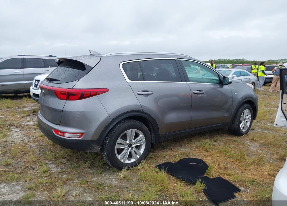 2018 KIA SPORTAGE LX VIN: KNDPMCAC5J7438745