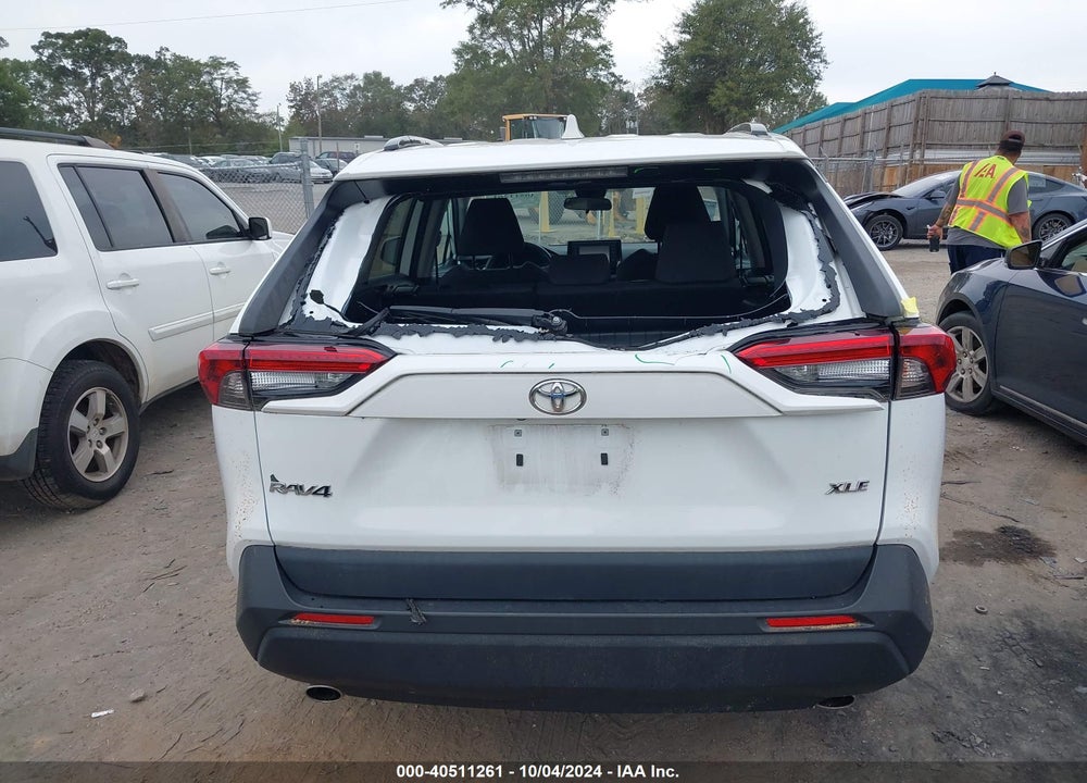 2019 TOYOTA RAV4 XLE VIN: 2T3W1RFV5KW045285