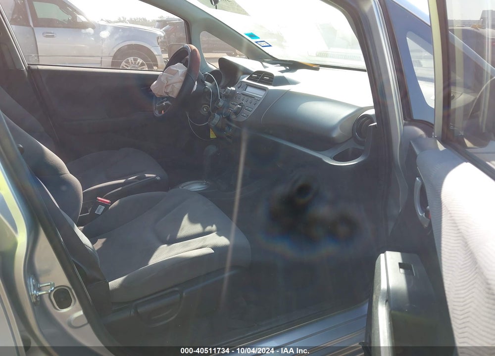 2011 HONDA FIT VIN: JHMGE8H39BC010264