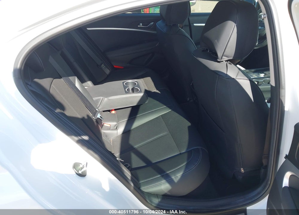 2022 GENESIS G70 2.0T AWD VIN: KMTG34TA7NU096695