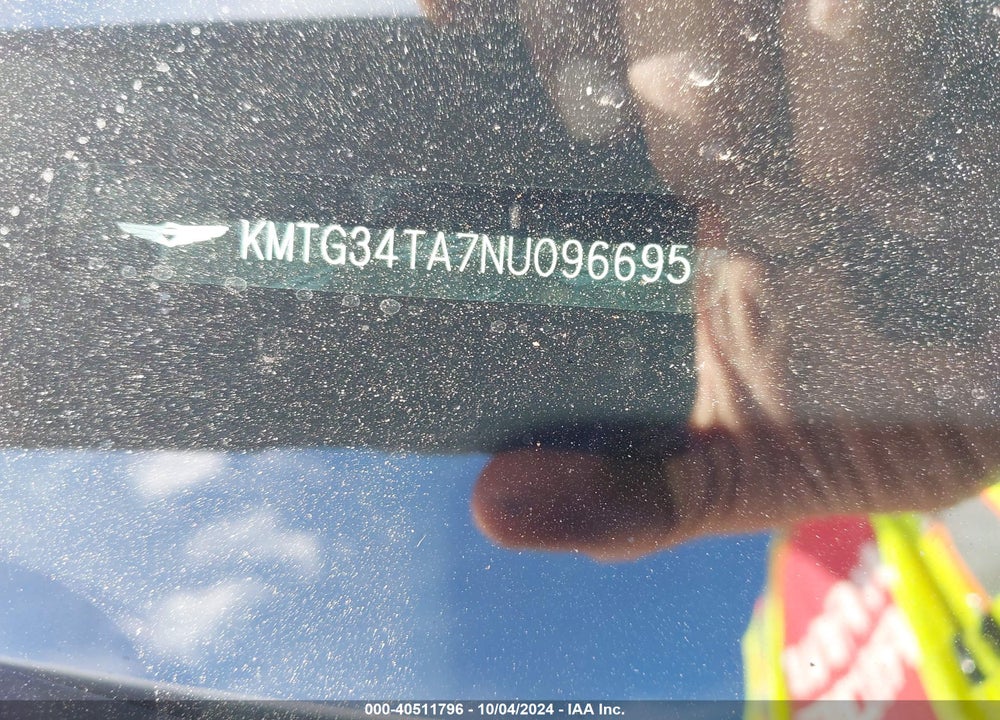 2022 GENESIS G70 2.0T AWD VIN: KMTG34TA7NU096695
