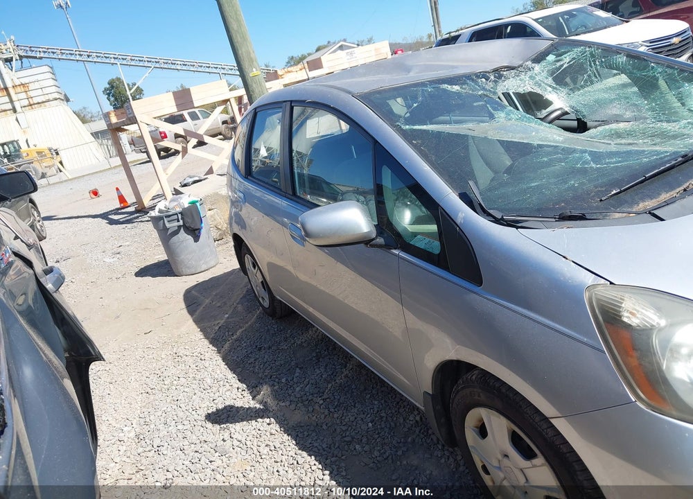 2013 HONDA FIT VIN: JHMGE8H31DC044928