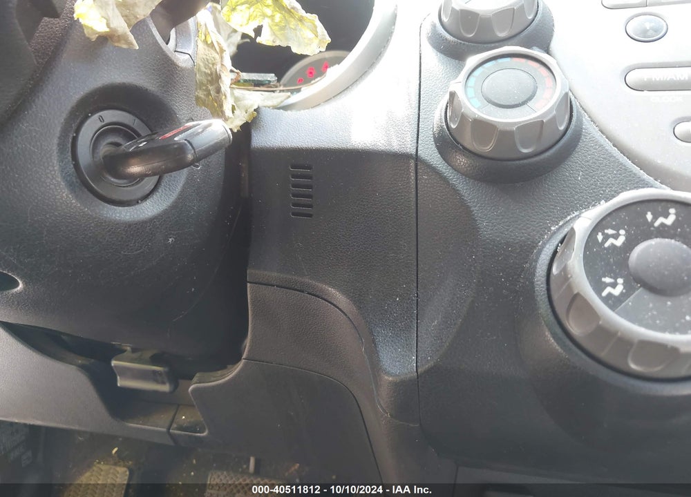 2013 HONDA FIT VIN: JHMGE8H31DC044928