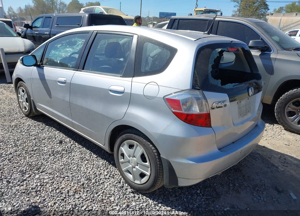 2013 HONDA FIT VIN: JHMGE8H31DC044928