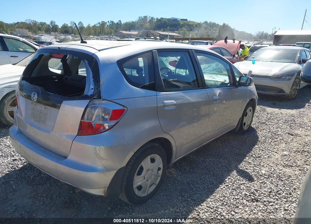 2013 HONDA FIT VIN: JHMGE8H31DC044928