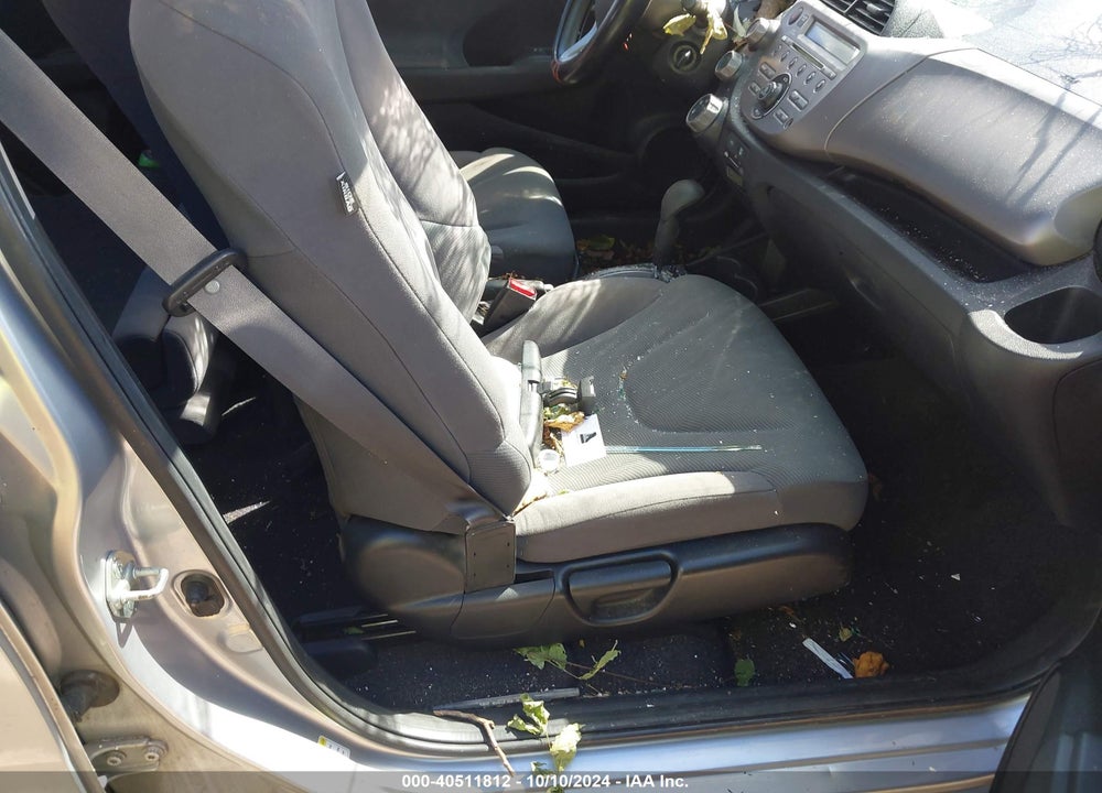 2013 HONDA FIT VIN: JHMGE8H31DC044928