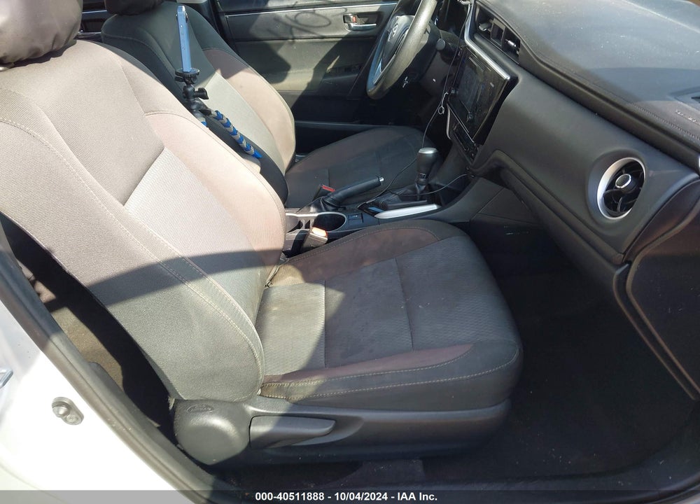 2017 TOYOTA COROLLA LE VIN: 2T1BURHE2HC876555