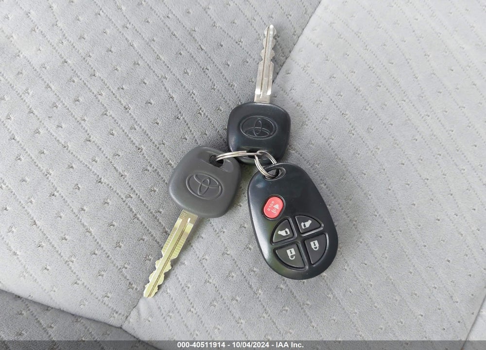 2015 TOYOTA SIENNA LE 8 PASSENGER VIN: 5TDKK3DCXFS577374