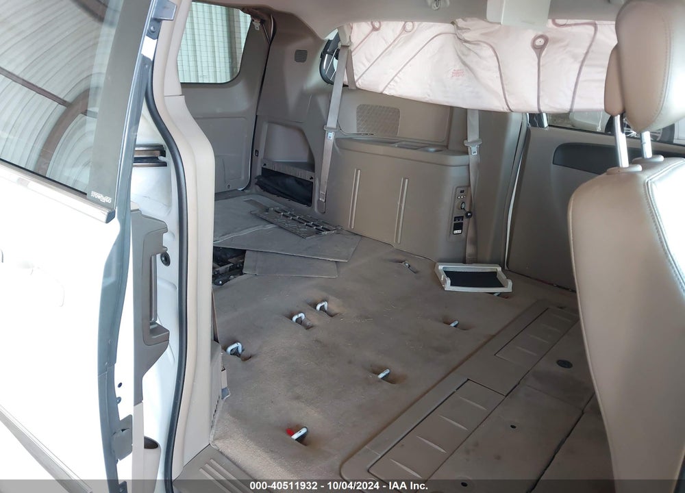 2014 CHRYSLER TOWN & COUNTRY TOURING VIN: 2C4RC1BG9ER218417