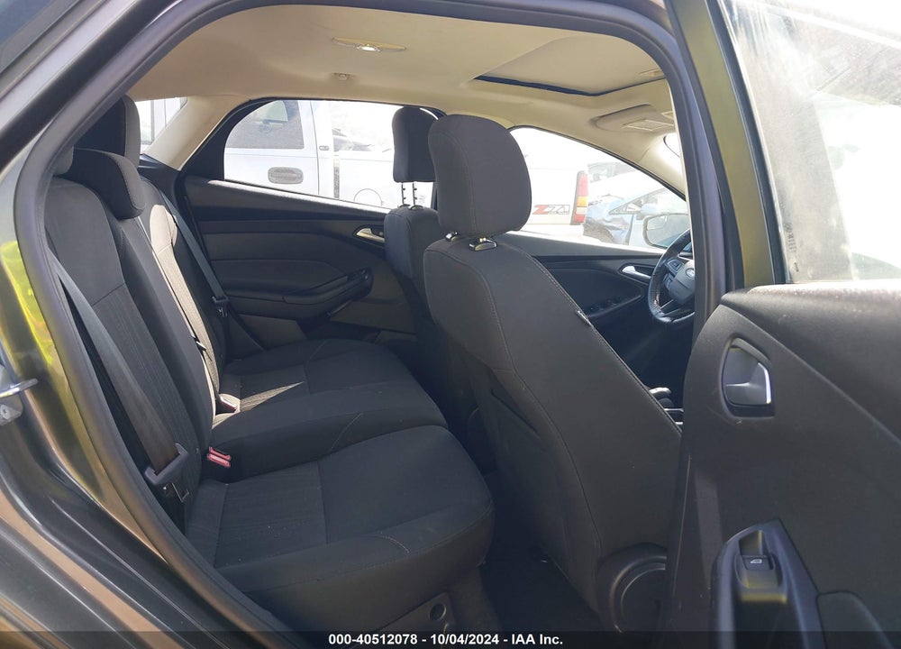 2016 FORD FOCUS SE VIN: 1FADP3K26GL217595