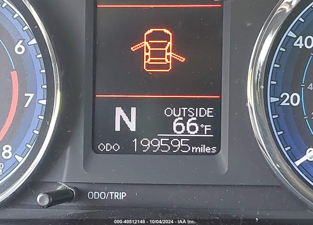 2018 TOYOTA COROLLA LE VIN: 5YFBURHE5JP797905