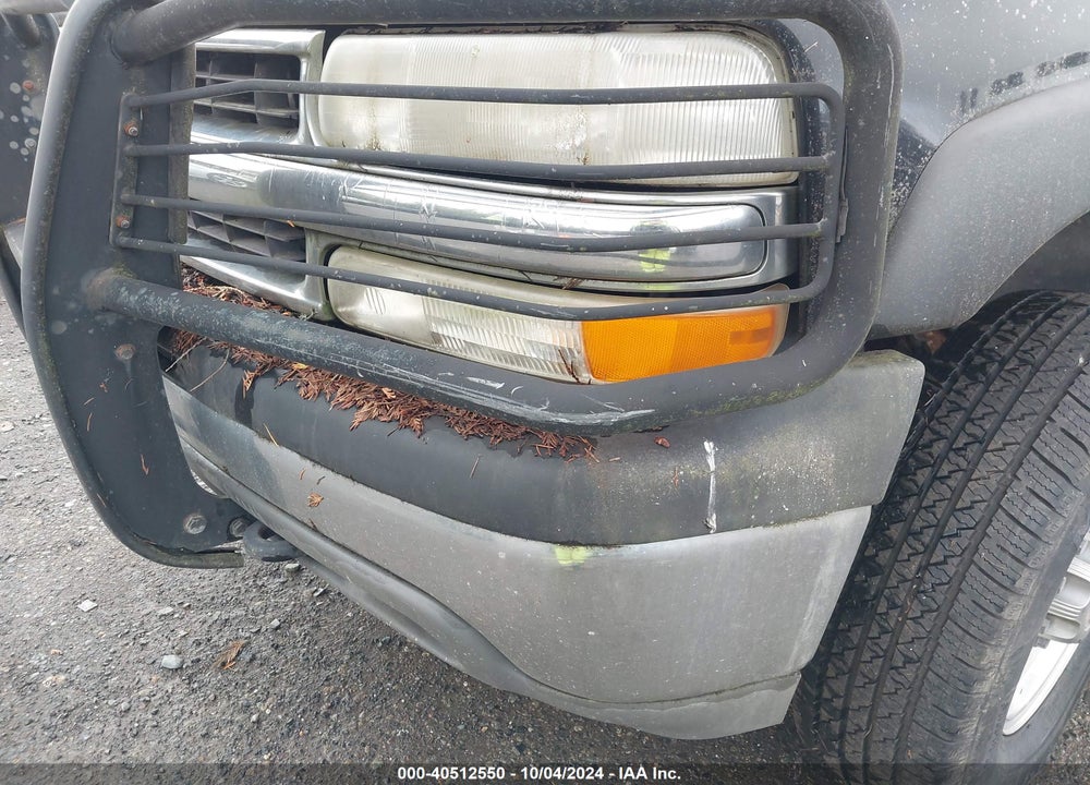 2001 CHEVROLET SUBURBAN 2500 LS VIN: 3GNGK26U51G270814