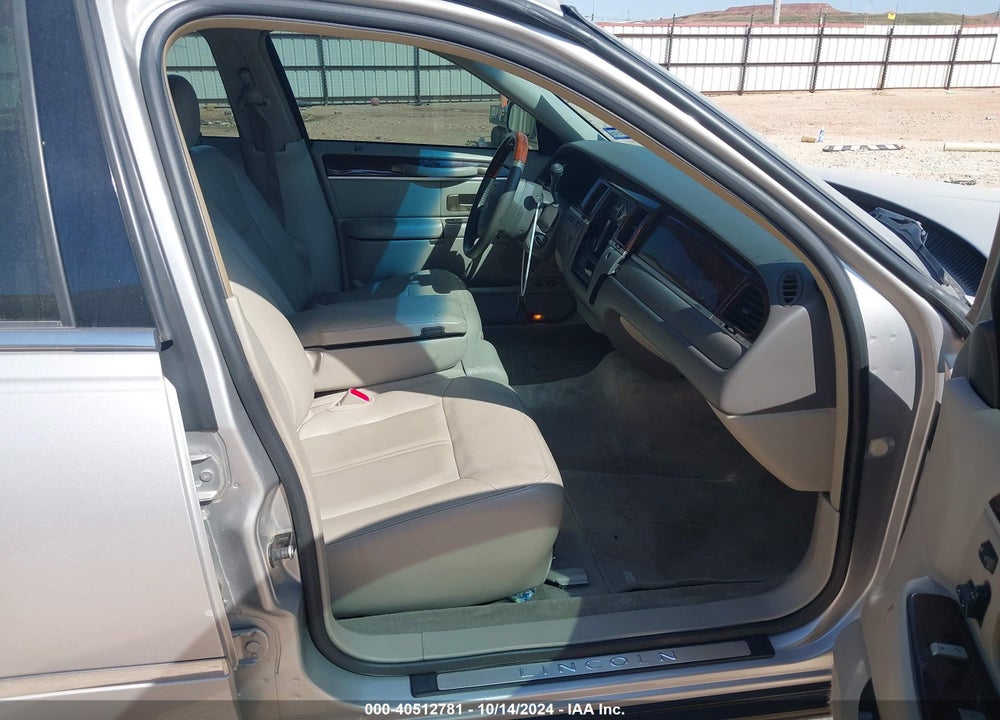 2009 LINCOLN TOWN CAR SIGNATURE LIMITED VIN: 2LNHM82V89X623486