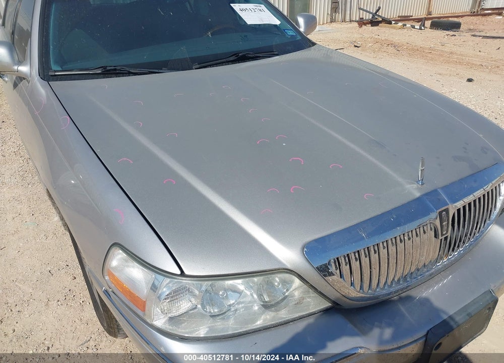2009 LINCOLN TOWN CAR SIGNATURE LIMITED VIN: 2LNHM82V89X623486