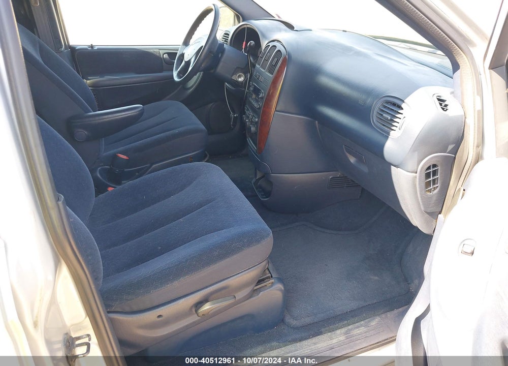 2001 CHRYSLER TOWN & COUNTRY LX VIN: 2C4GP44331R367861