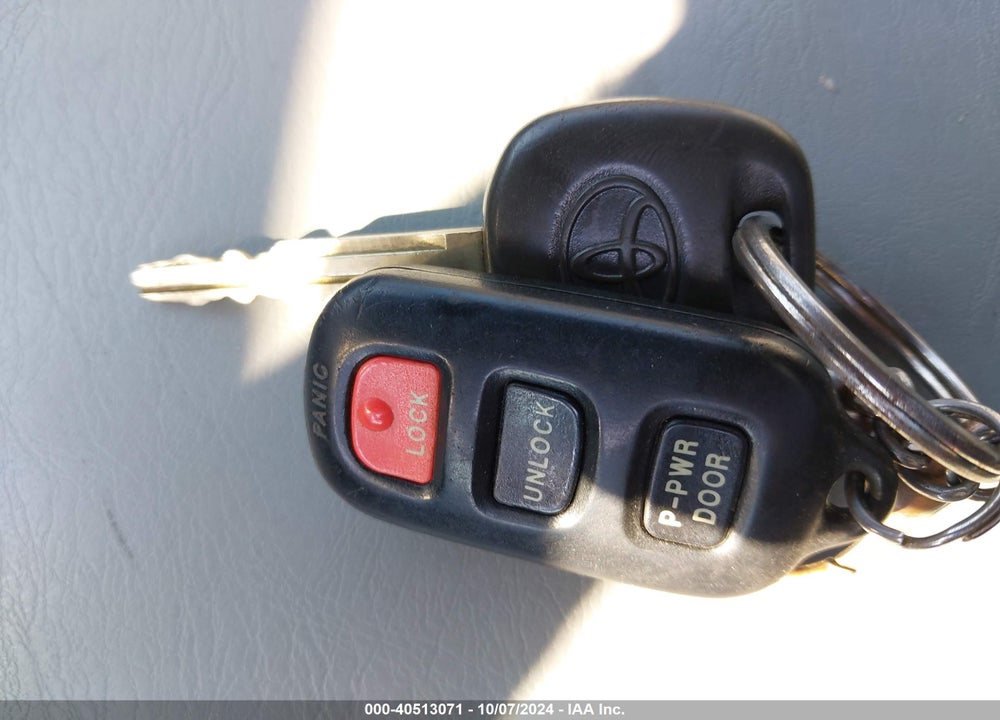 2001 TOYOTA SIENNA XLE VIN: 4T3ZF13C21U372616