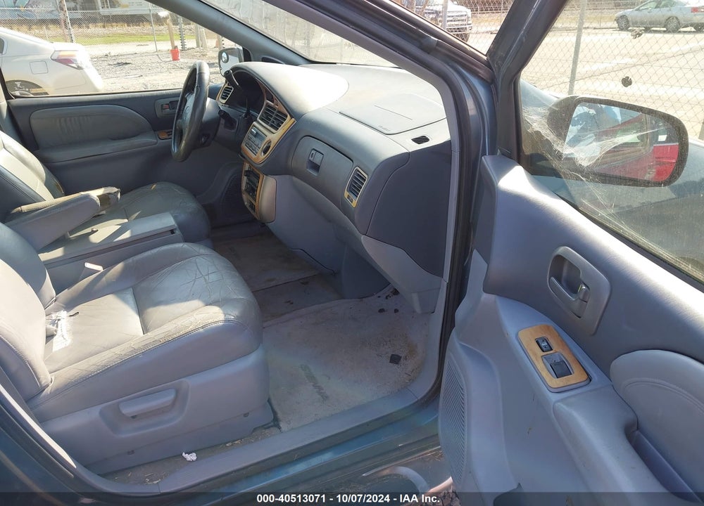 2001 TOYOTA SIENNA XLE VIN: 4T3ZF13C21U372616