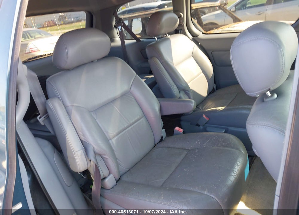 2001 TOYOTA SIENNA XLE VIN: 4T3ZF13C21U372616