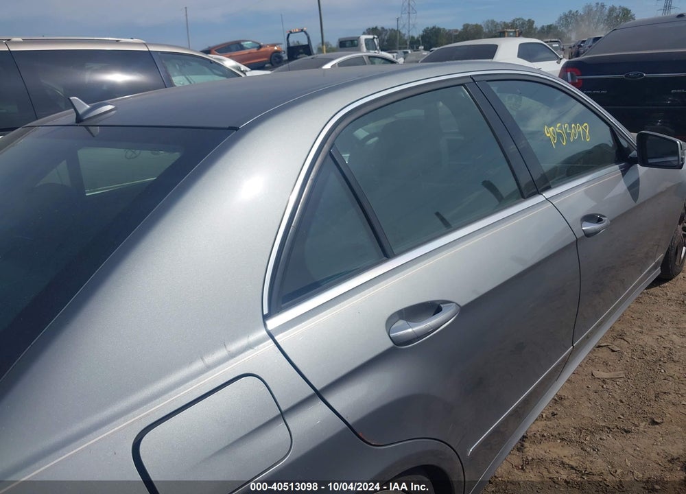 2010 MERCEDES-BENZ E 550 4MATIC VIN: WDDHF9AB5AA125857