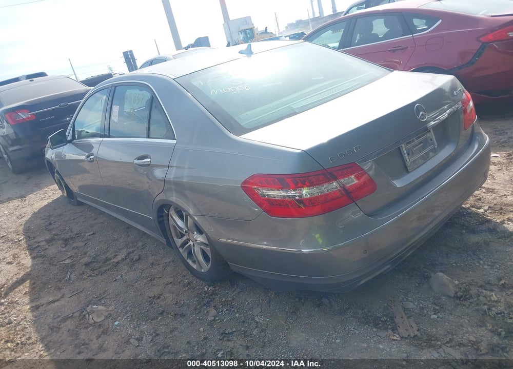 2010 MERCEDES-BENZ E 550 4MATIC VIN: WDDHF9AB5AA125857