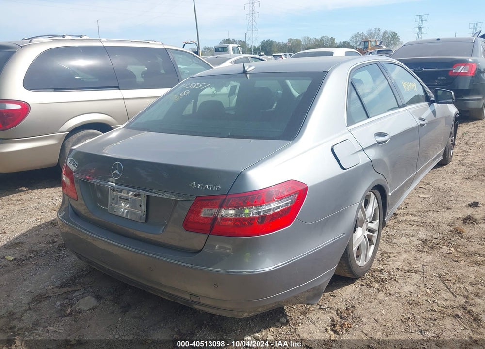 2010 MERCEDES-BENZ E 550 4MATIC VIN: WDDHF9AB5AA125857