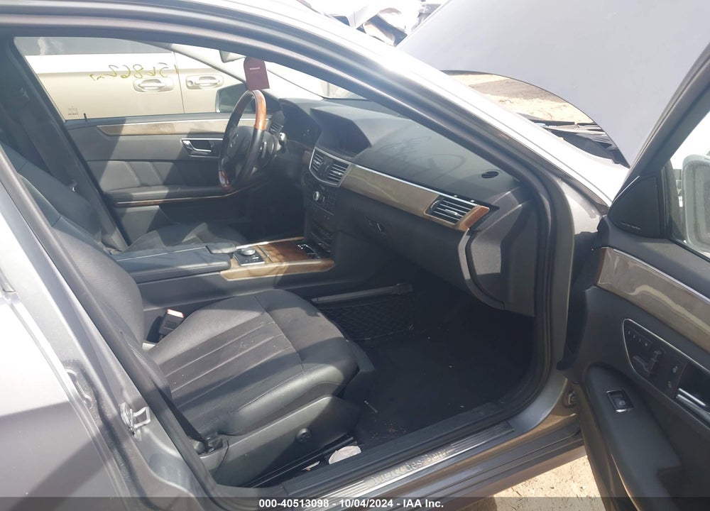2010 MERCEDES-BENZ E 550 4MATIC VIN: WDDHF9AB5AA125857