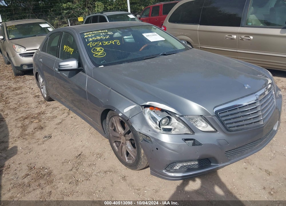 2010 MERCEDES-BENZ E 550 4MATIC VIN: WDDHF9AB5AA125857