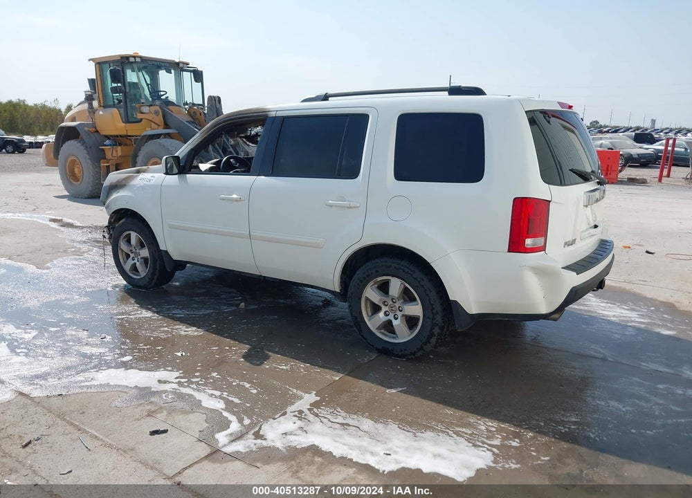 2011 HONDA PILOT EX-L VIN: 5FNYF4H79BB084902