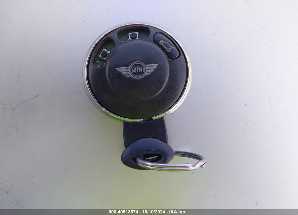 2011 MINI COOPER S VIN: WMWSV3C54BTY21006