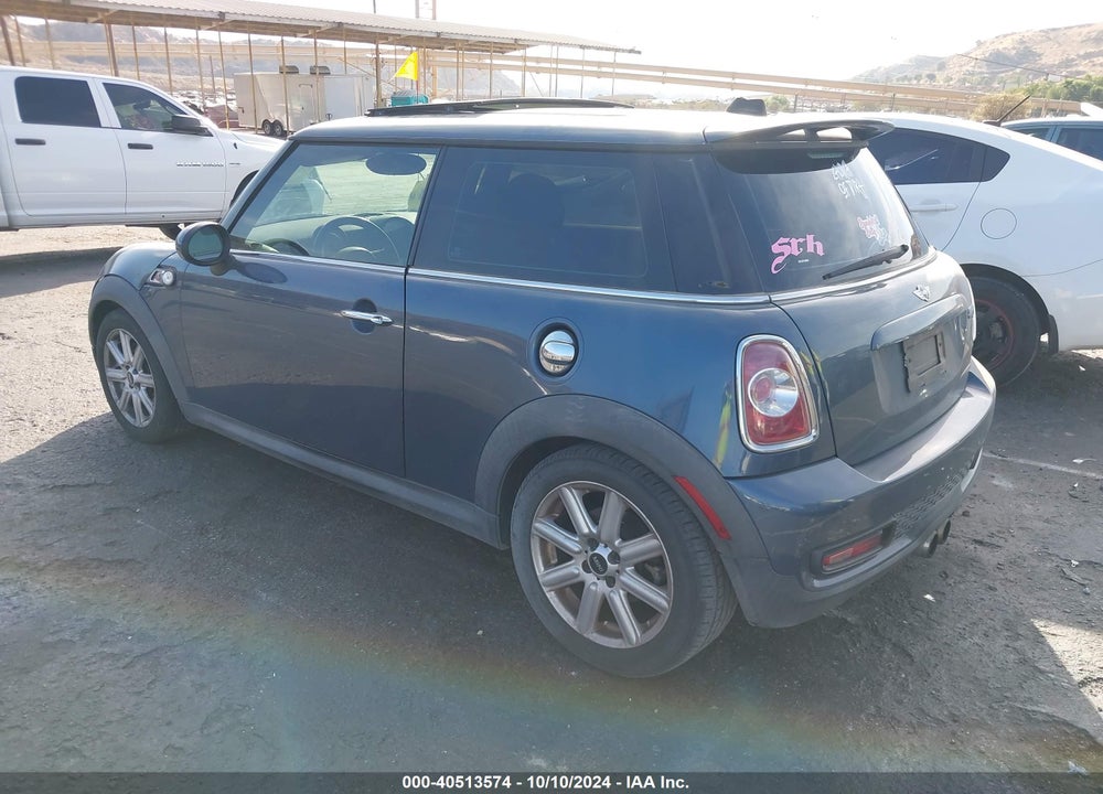 2011 MINI COOPER S VIN: WMWSV3C54BTY21006