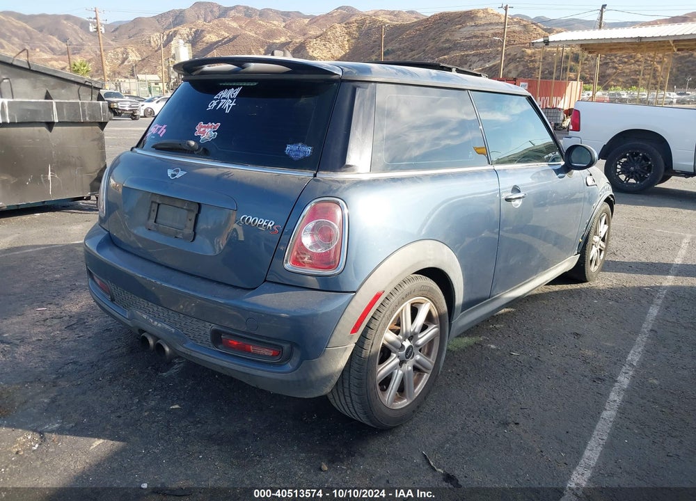 2011 MINI COOPER S VIN: WMWSV3C54BTY21006
