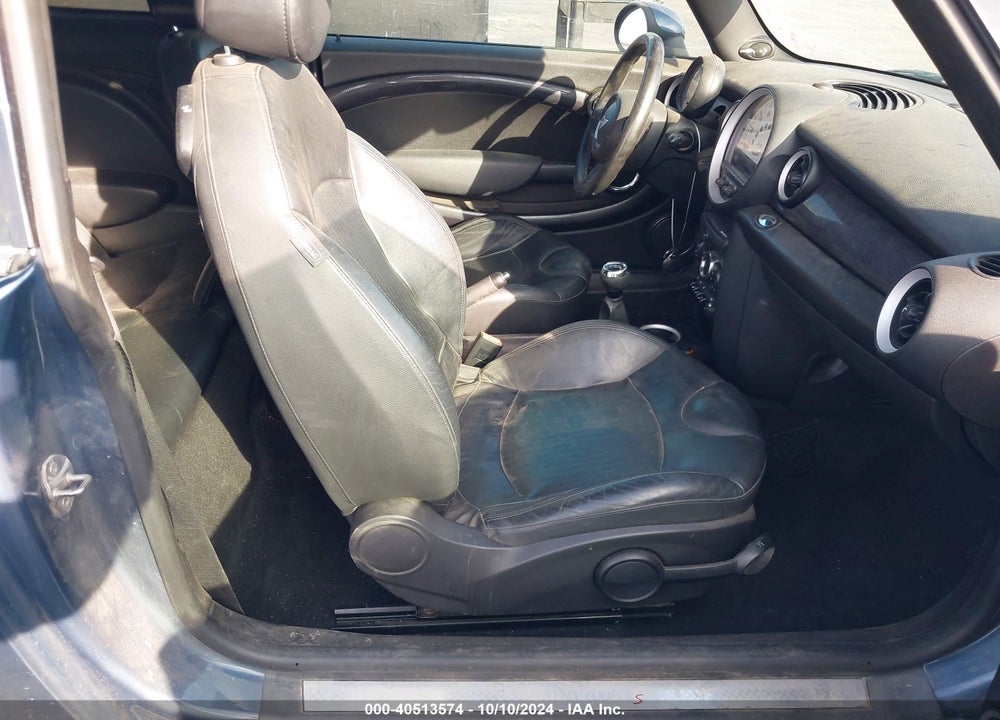 2011 MINI COOPER S VIN: WMWSV3C54BTY21006