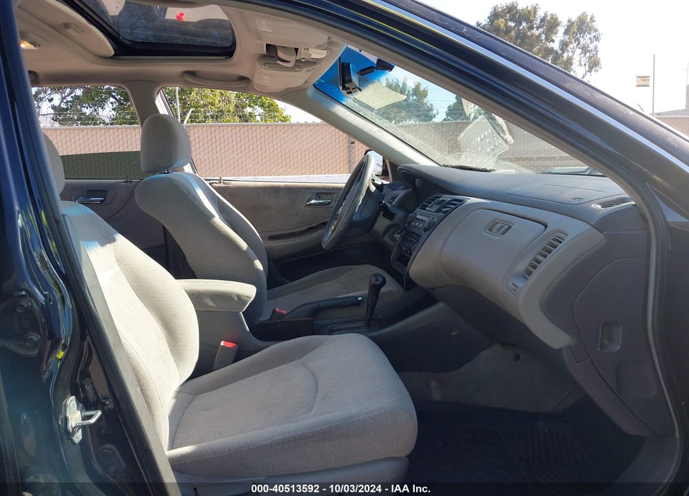 2002 HONDA ACCORD 2.3 SE VIN: 1HGCG56712A158484