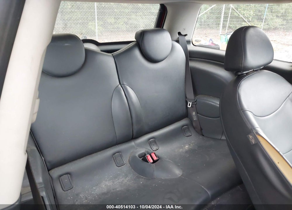 2006 MINI COOPER VIN: WMWRC33586TK66619