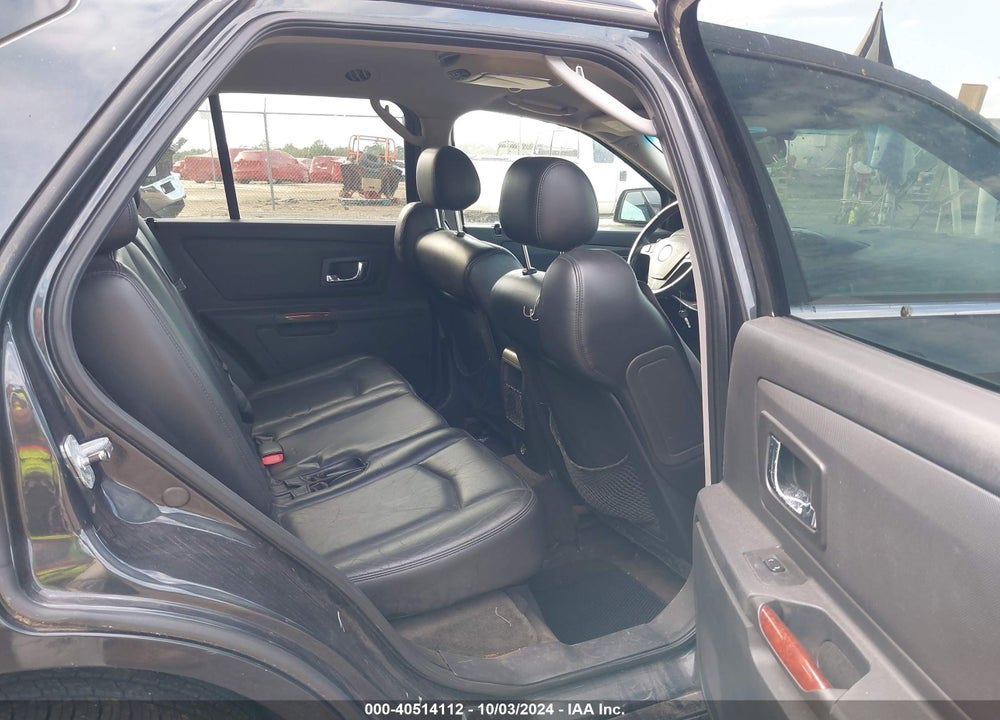 2005 CADILLAC SRX V6 VIN: 1GYEE637850100402