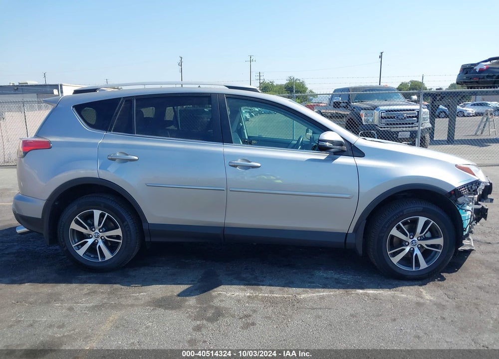 2016 TOYOTA RAV4 XLE VIN: 2T3WFREV1GW310813