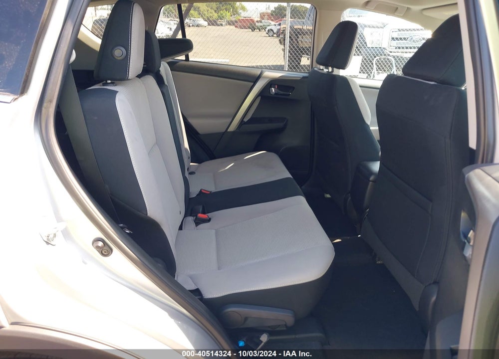 2016 TOYOTA RAV4 XLE VIN: 2T3WFREV1GW310813