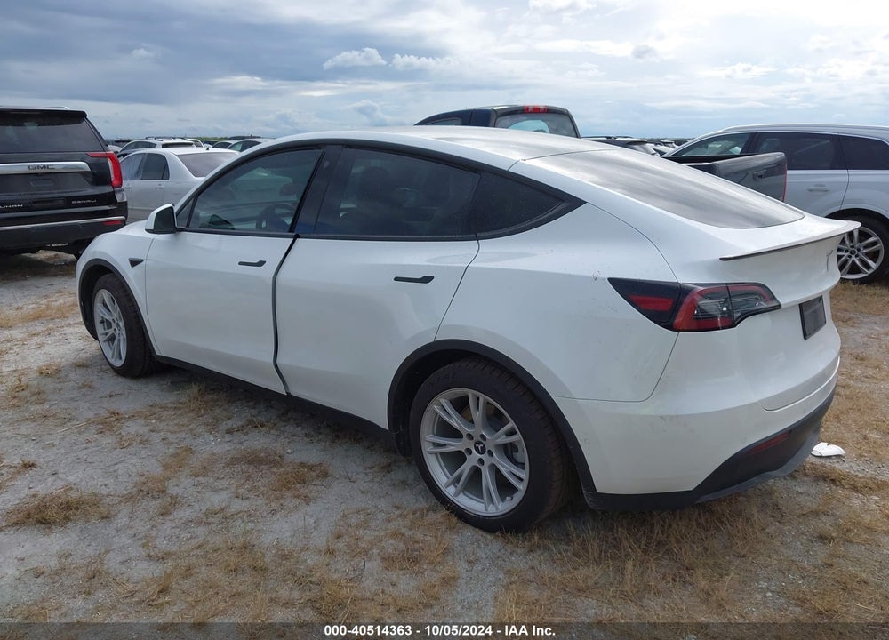 2022 TESLA MODEL Y VIN: 7SAYGAEE0NF427036