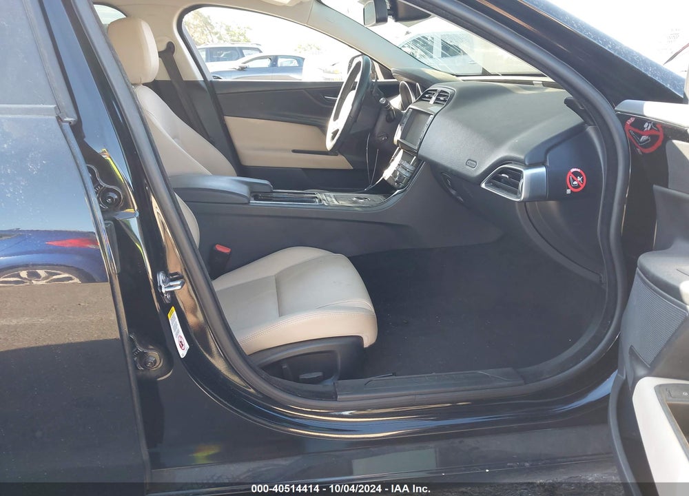 2018 JAGUAR XE VIN: SAJAR4FX7JCP38532
