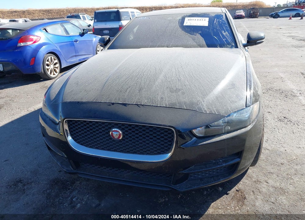 2018 JAGUAR XE VIN: SAJAR4FX7JCP38532