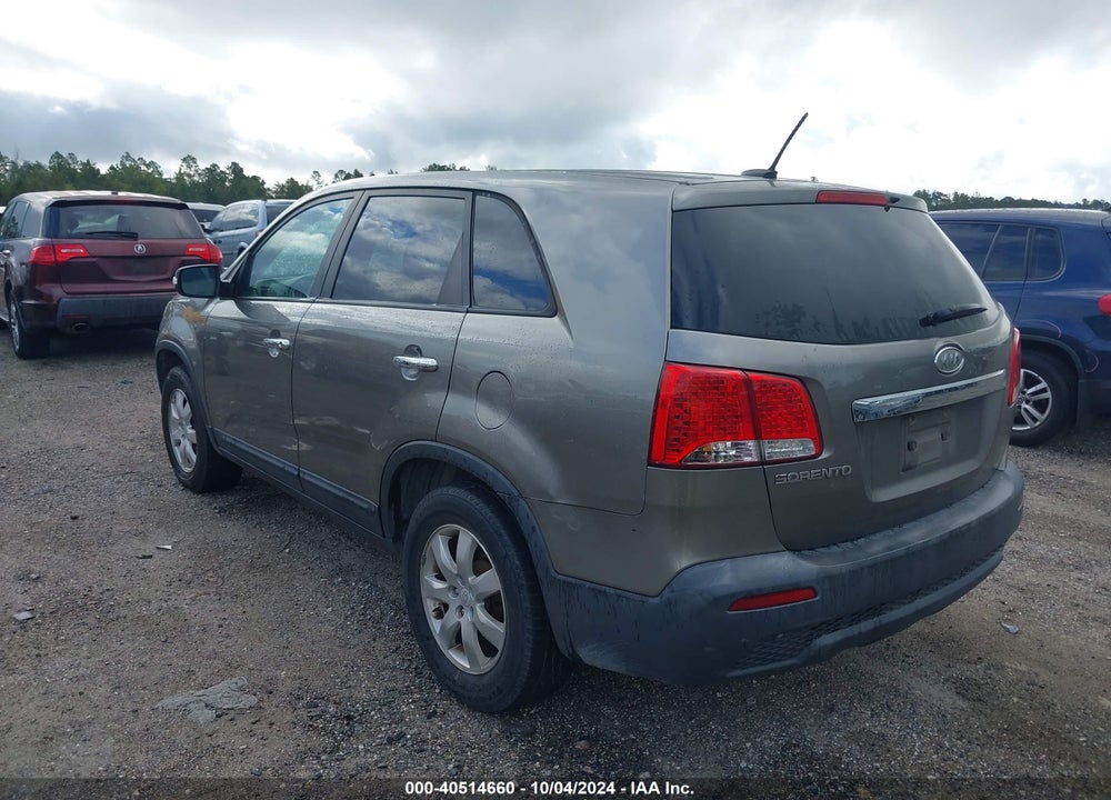 2011 KIA SORENTO LX VIN: 5XYKT3A11BG003639