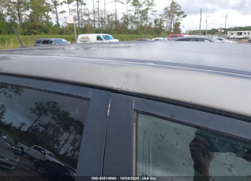 2011 KIA SORENTO LX VIN: 5XYKT3A11BG003639