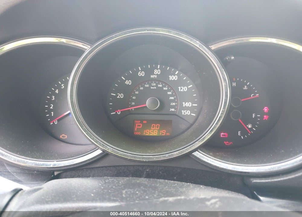 2011 KIA SORENTO LX VIN: 5XYKT3A11BG003639