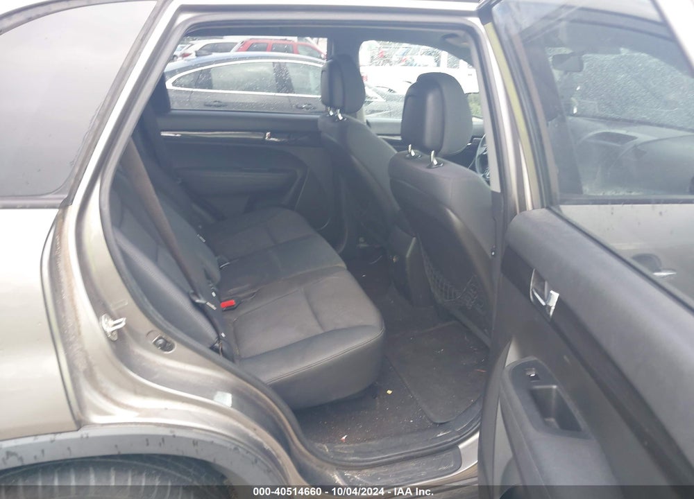 2011 KIA SORENTO LX VIN: 5XYKT3A11BG003639