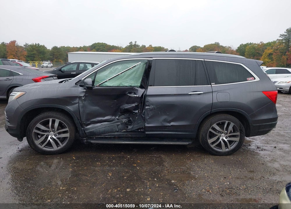 2017 HONDA PILOT TOURING VIN: 5FNYF6H9XHB019255