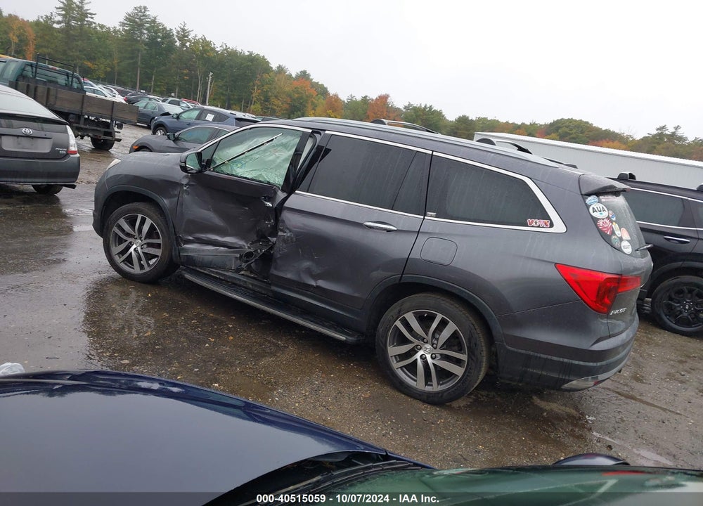 2017 HONDA PILOT TOURING VIN: 5FNYF6H9XHB019255