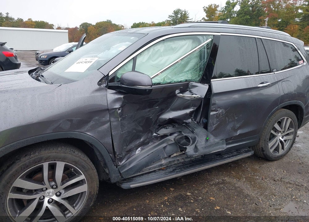 2017 HONDA PILOT TOURING VIN: 5FNYF6H9XHB019255
