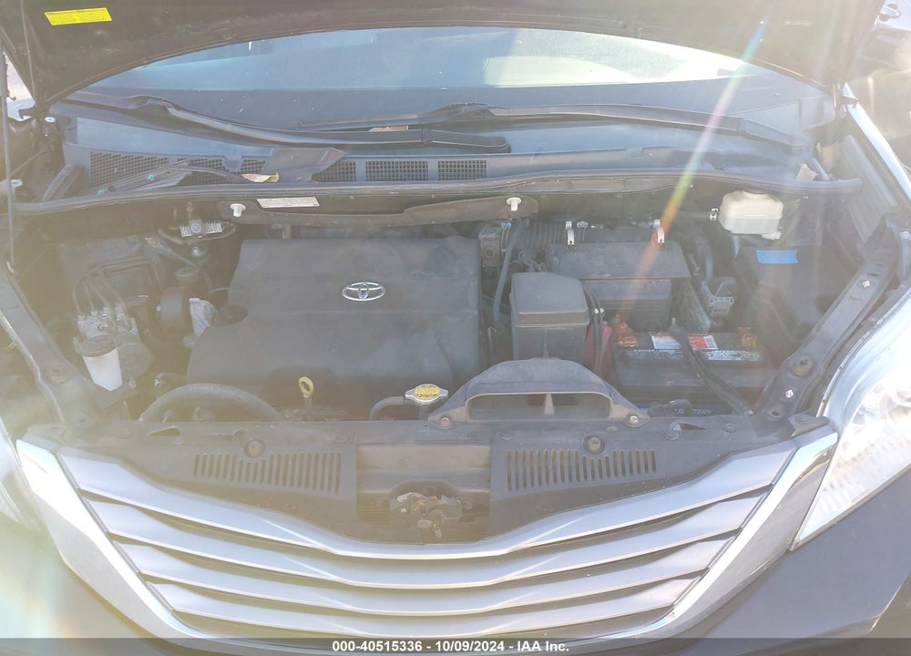 2015 TOYOTA SIENNA XLE 8 PASSENGER VIN: 5TDYK3DC6FS680074
