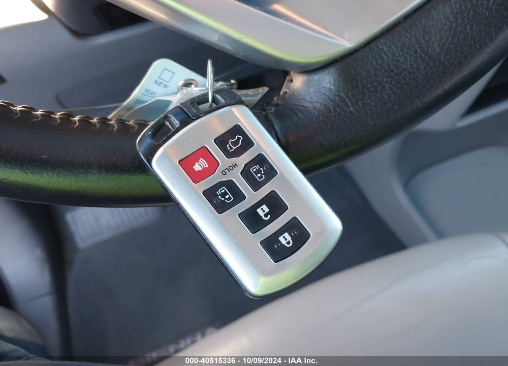 2015 TOYOTA SIENNA XLE 8 PASSENGER VIN: 5TDYK3DC6FS680074