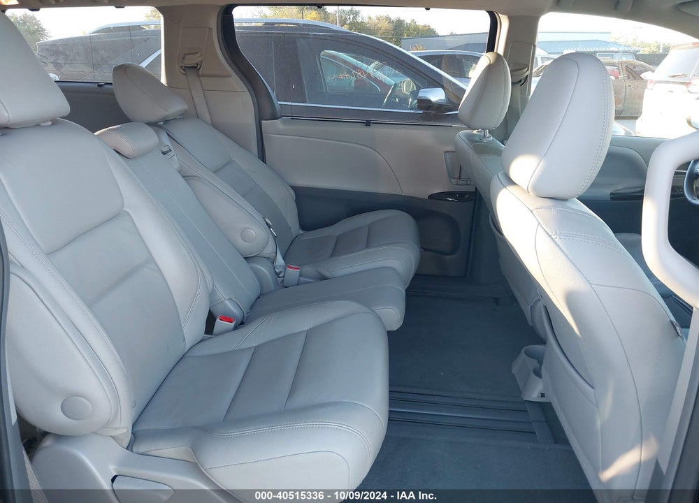 2015 TOYOTA SIENNA XLE 8 PASSENGER VIN: 5TDYK3DC6FS680074